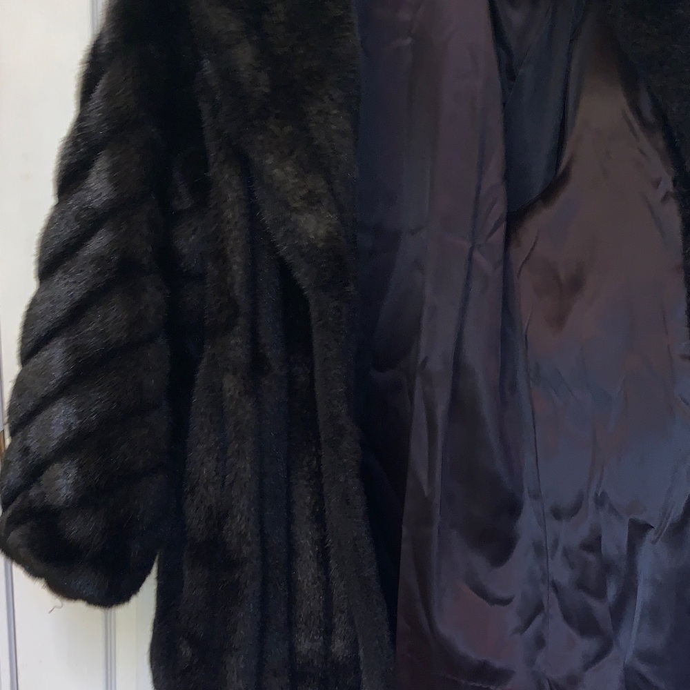 Beautiful Monterey Fashions Black Faux Fur Coat Made in USA - Picture 5 of 10